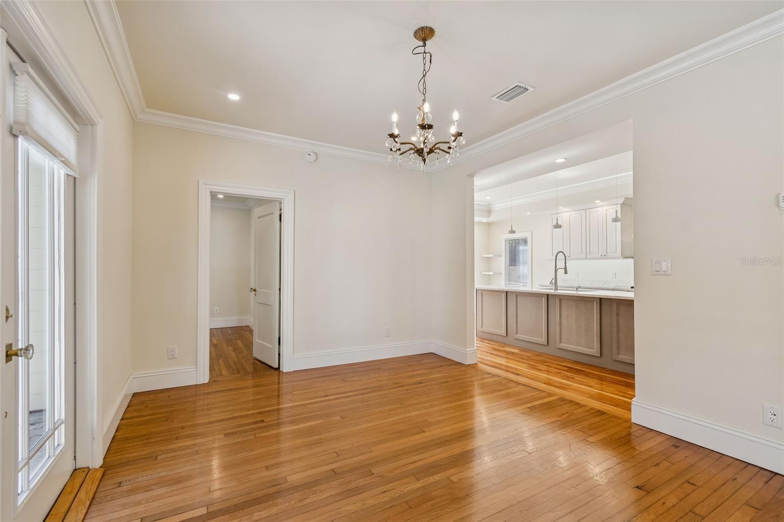 Image 21 of 95 For 344 21st Avenue Ne