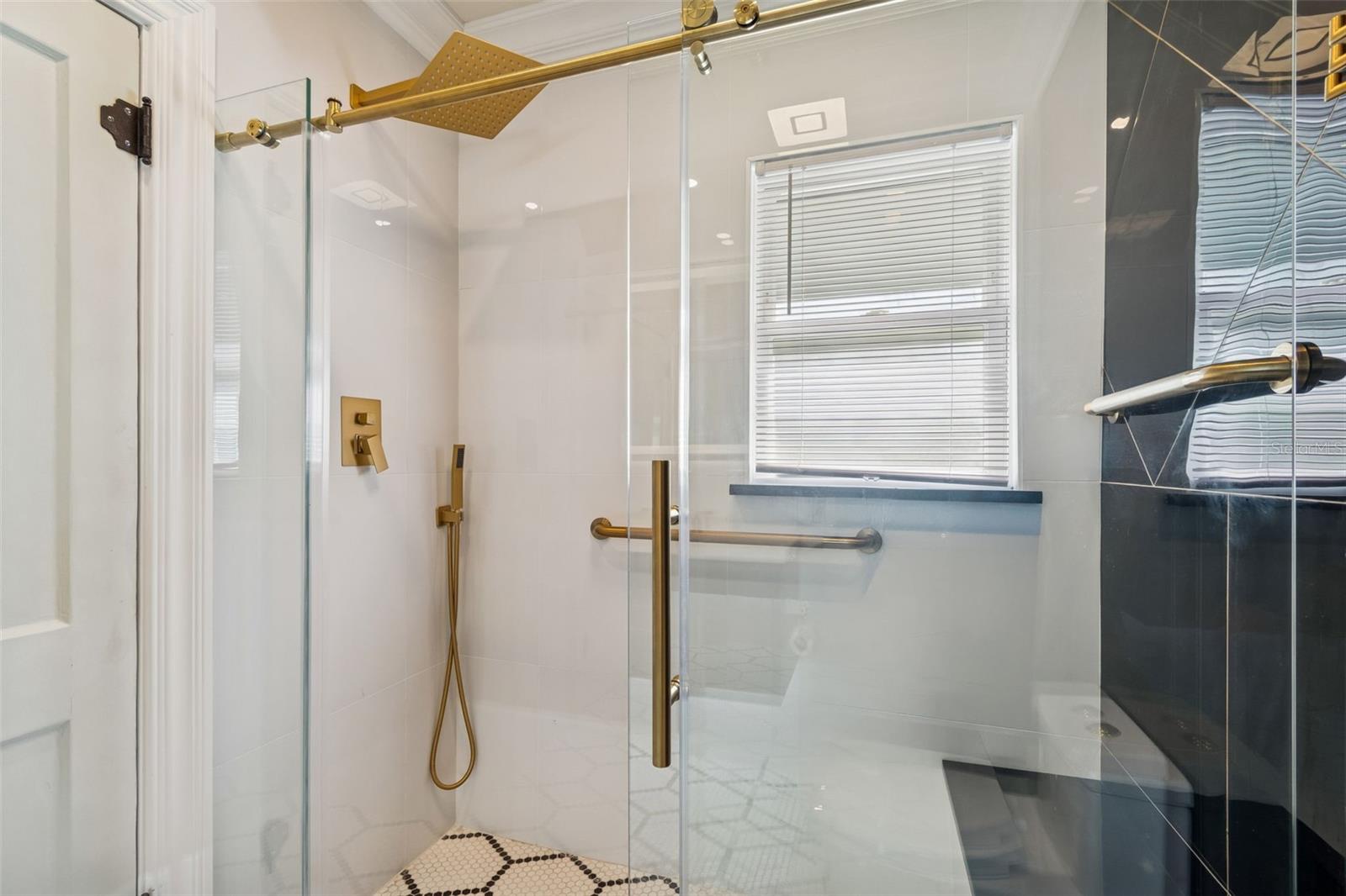 Image 43 of 95 For 344 21st Avenue Ne