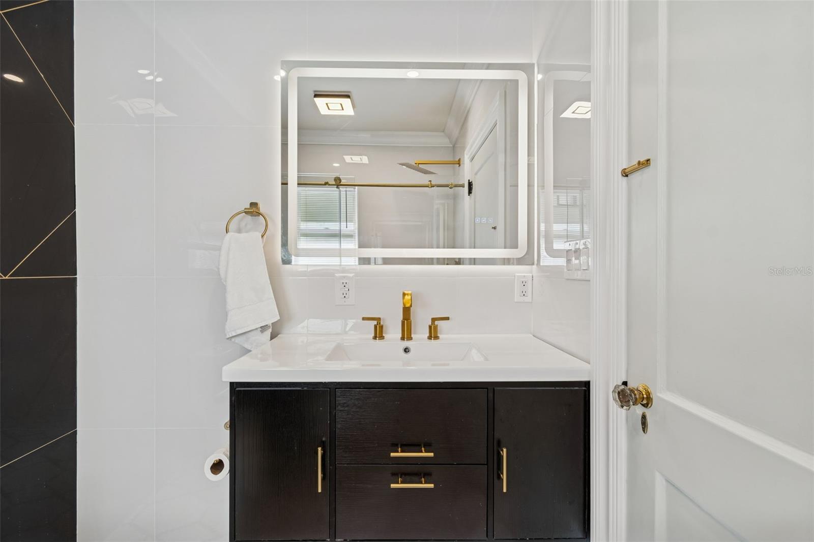 Image 44 of 95 For 344 21st Avenue Ne