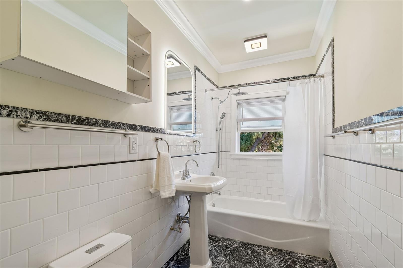 Image 62 of 95 For 344 21st Avenue Ne