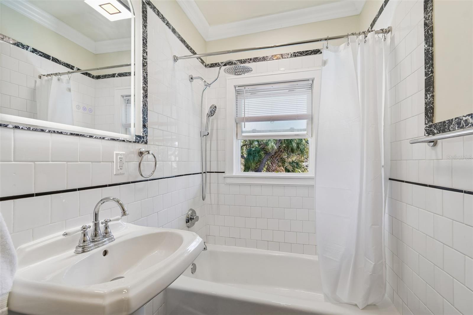 Image 63 of 95 For 344 21st Avenue Ne