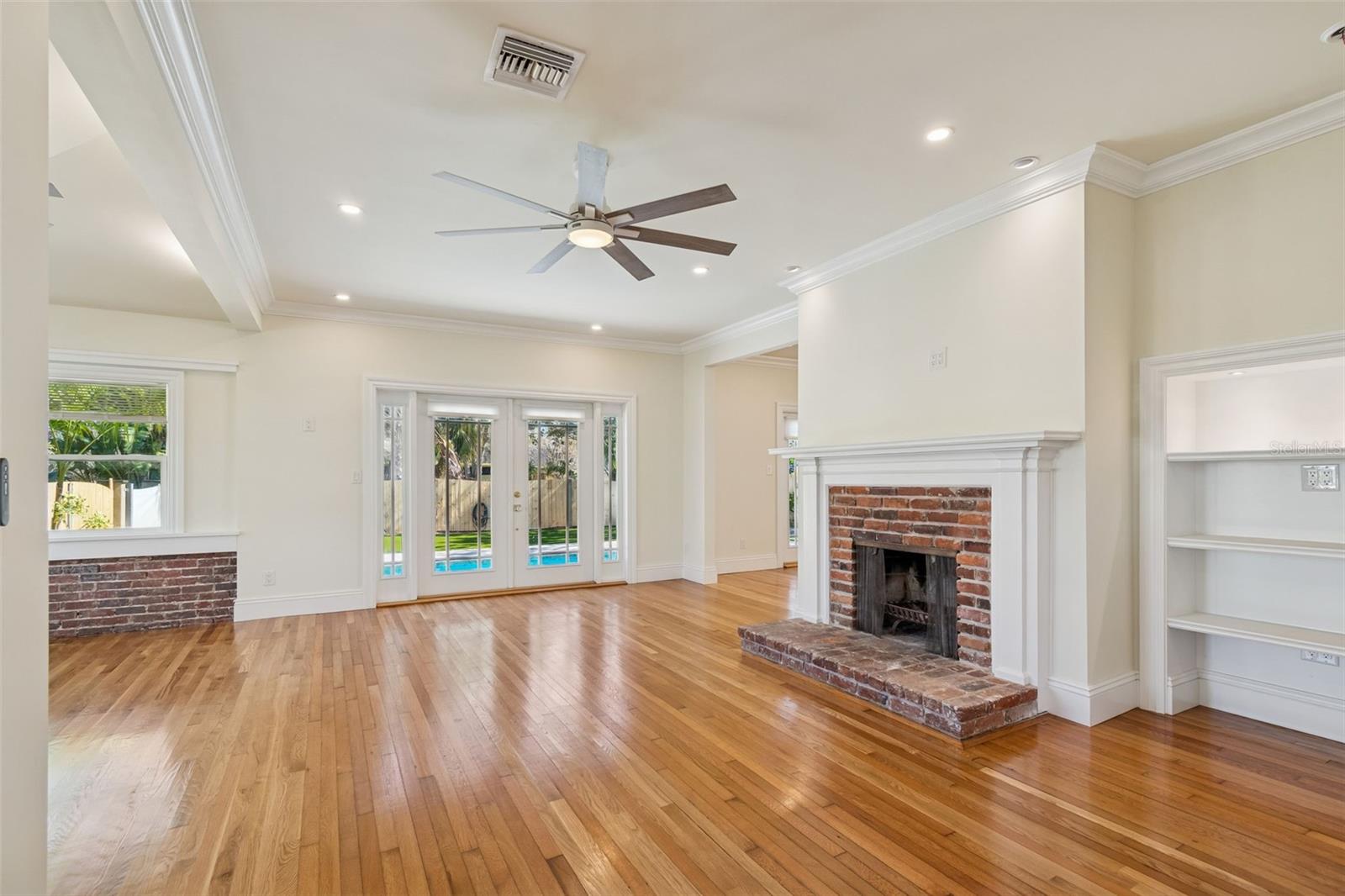 Image 8 of 95 For 344 21st Avenue Ne