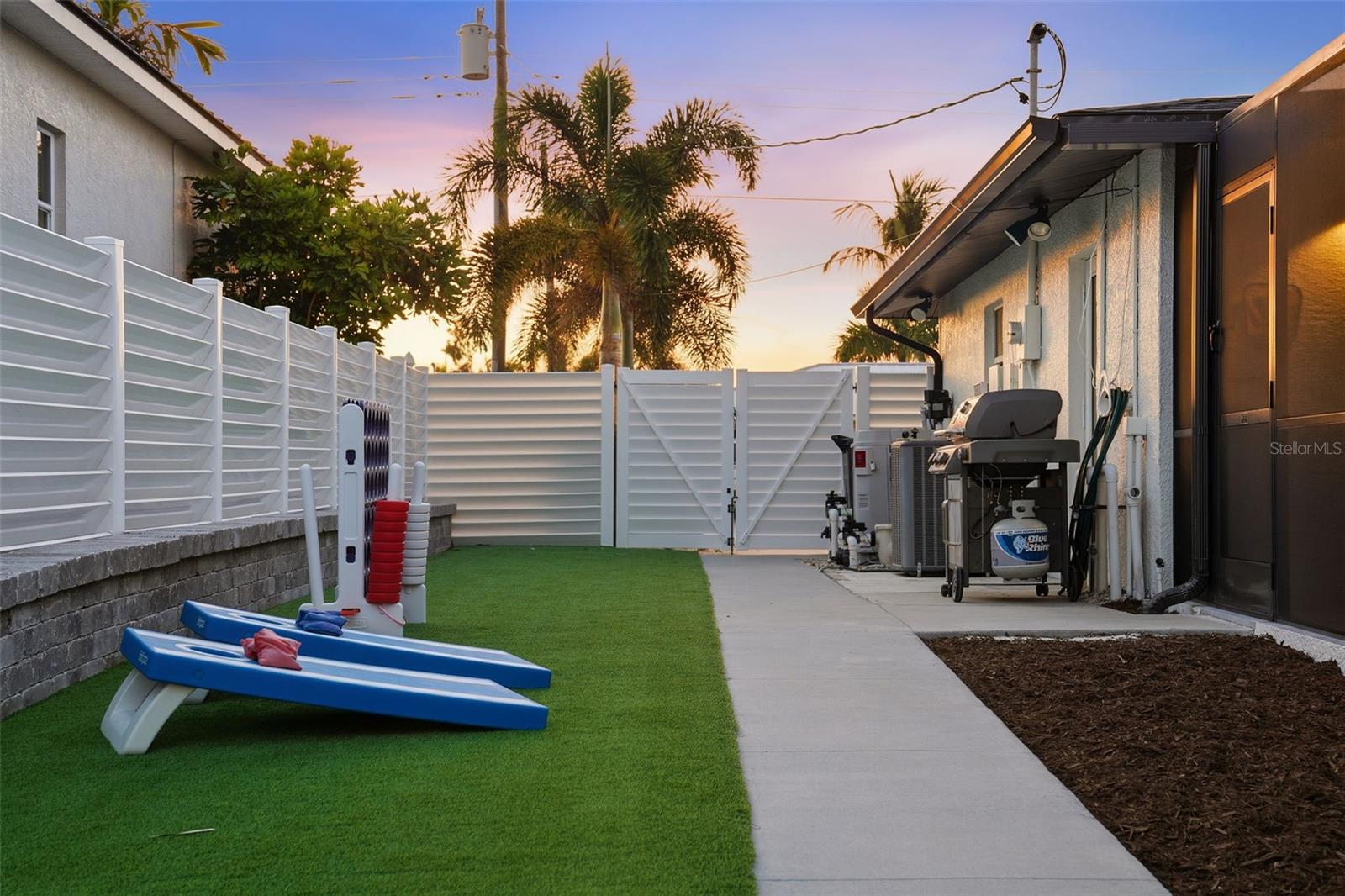 Image 13 of 33 For 3915 Coconut Terrace