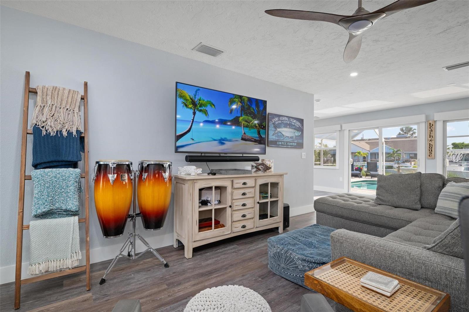 Image 18 of 33 For 3915 Coconut Terrace