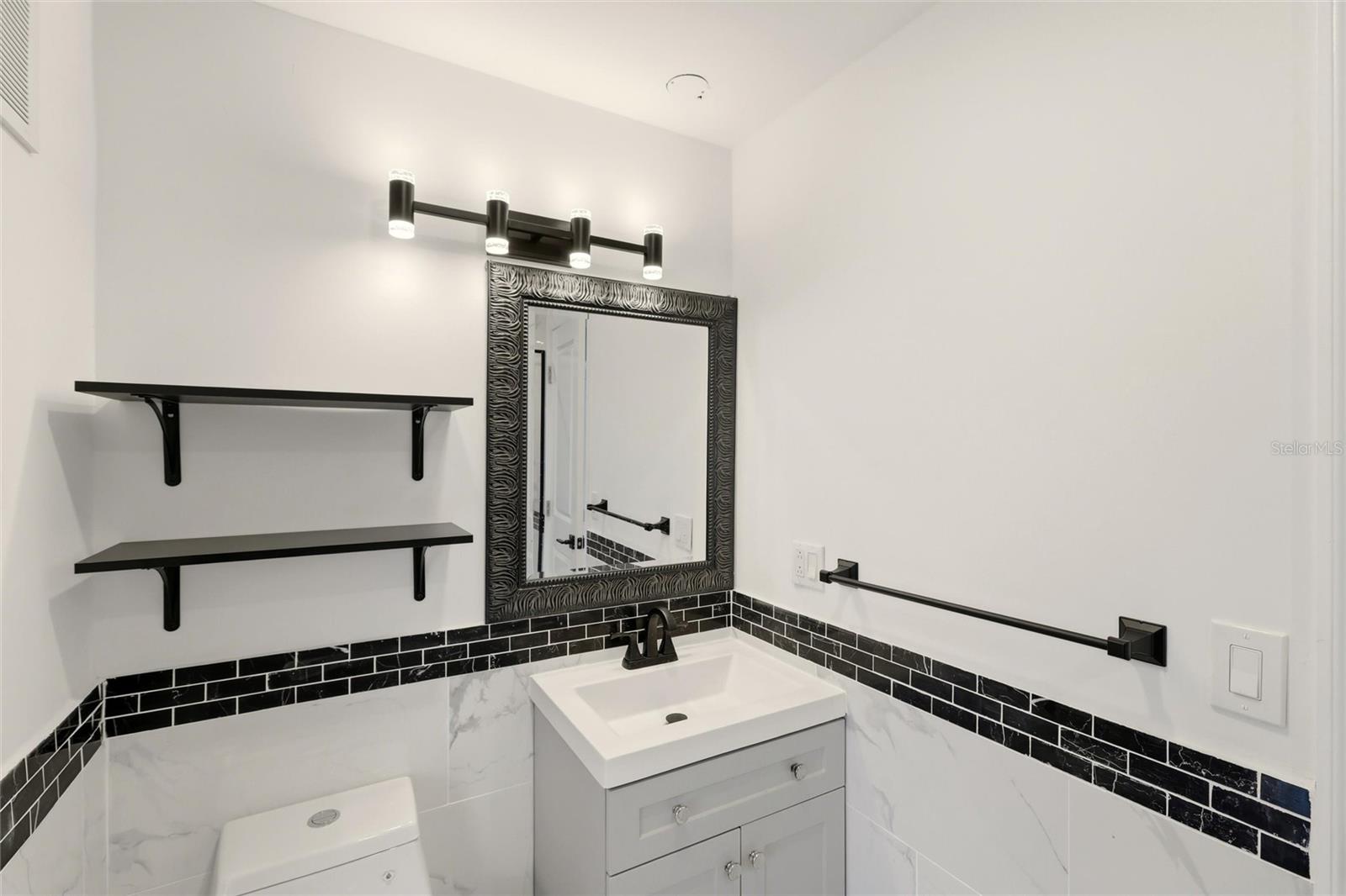 Image 10 of 62 For 557 Venice Lane