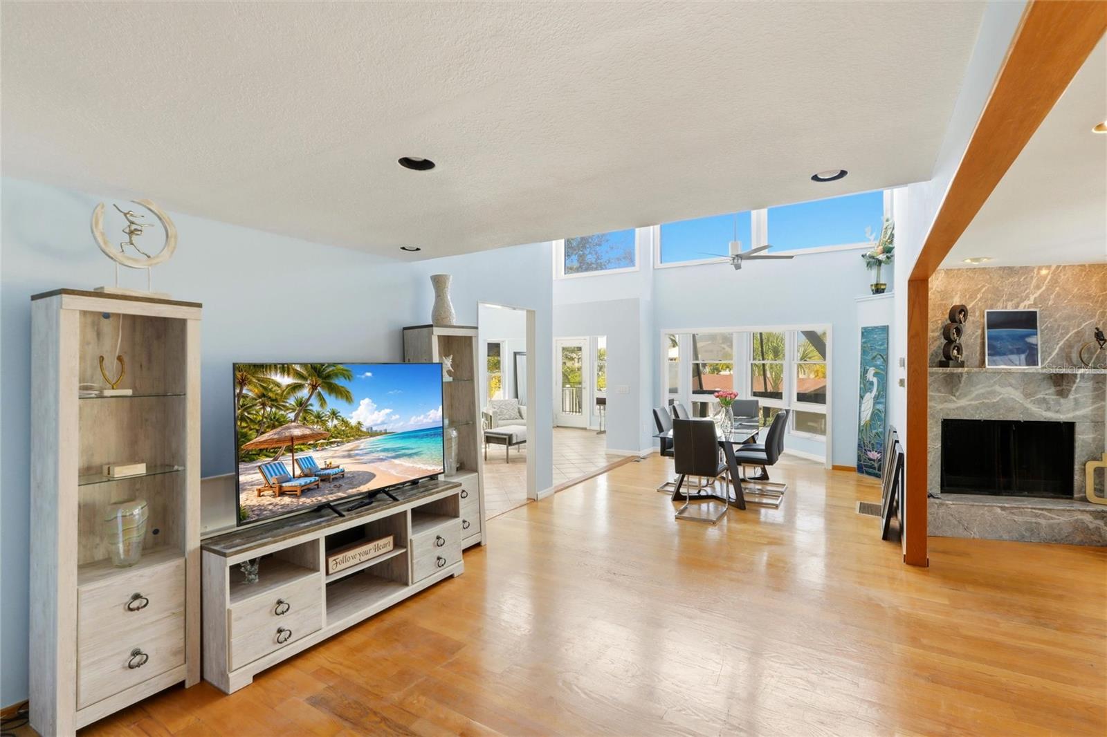 Image 12 of 62 For 557 Venice Lane