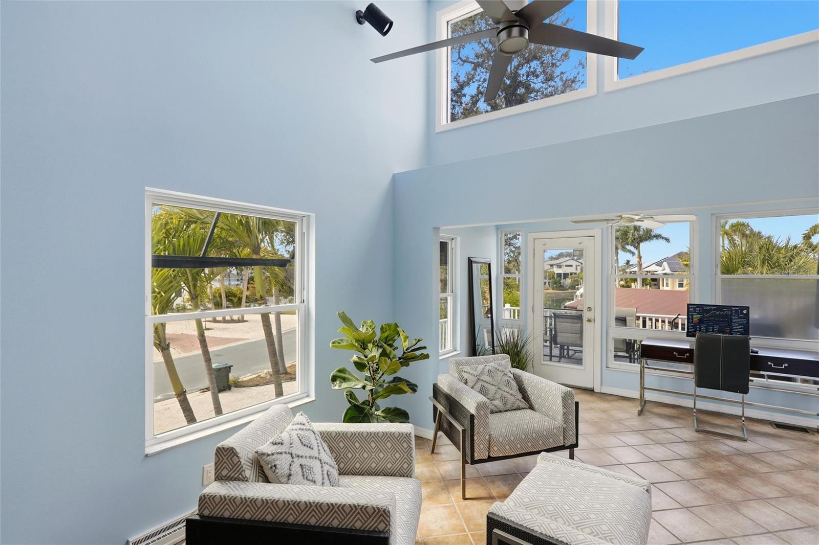 Image 17 of 62 For 557 Venice Lane