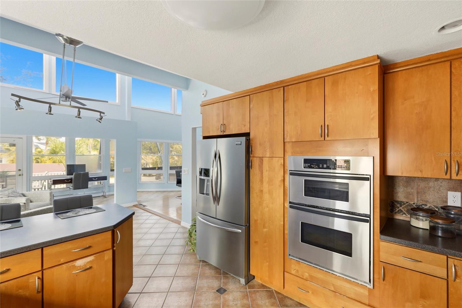 Image 21 of 62 For 557 Venice Lane