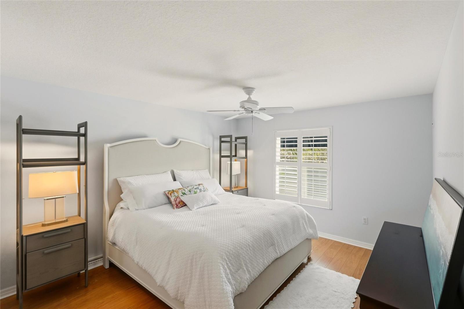 Image 24 of 62 For 557 Venice Lane