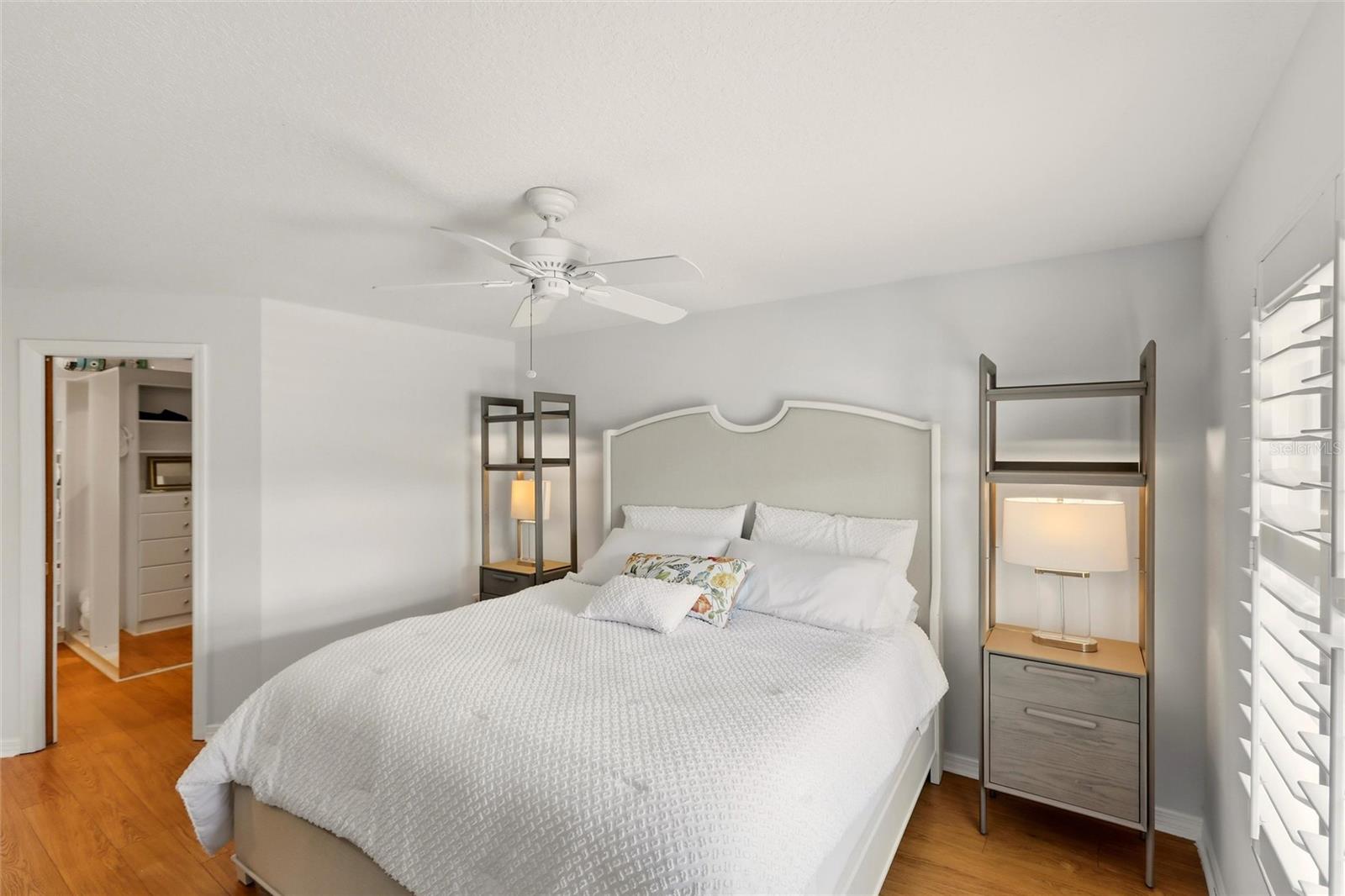 Image 25 of 62 For 557 Venice Lane