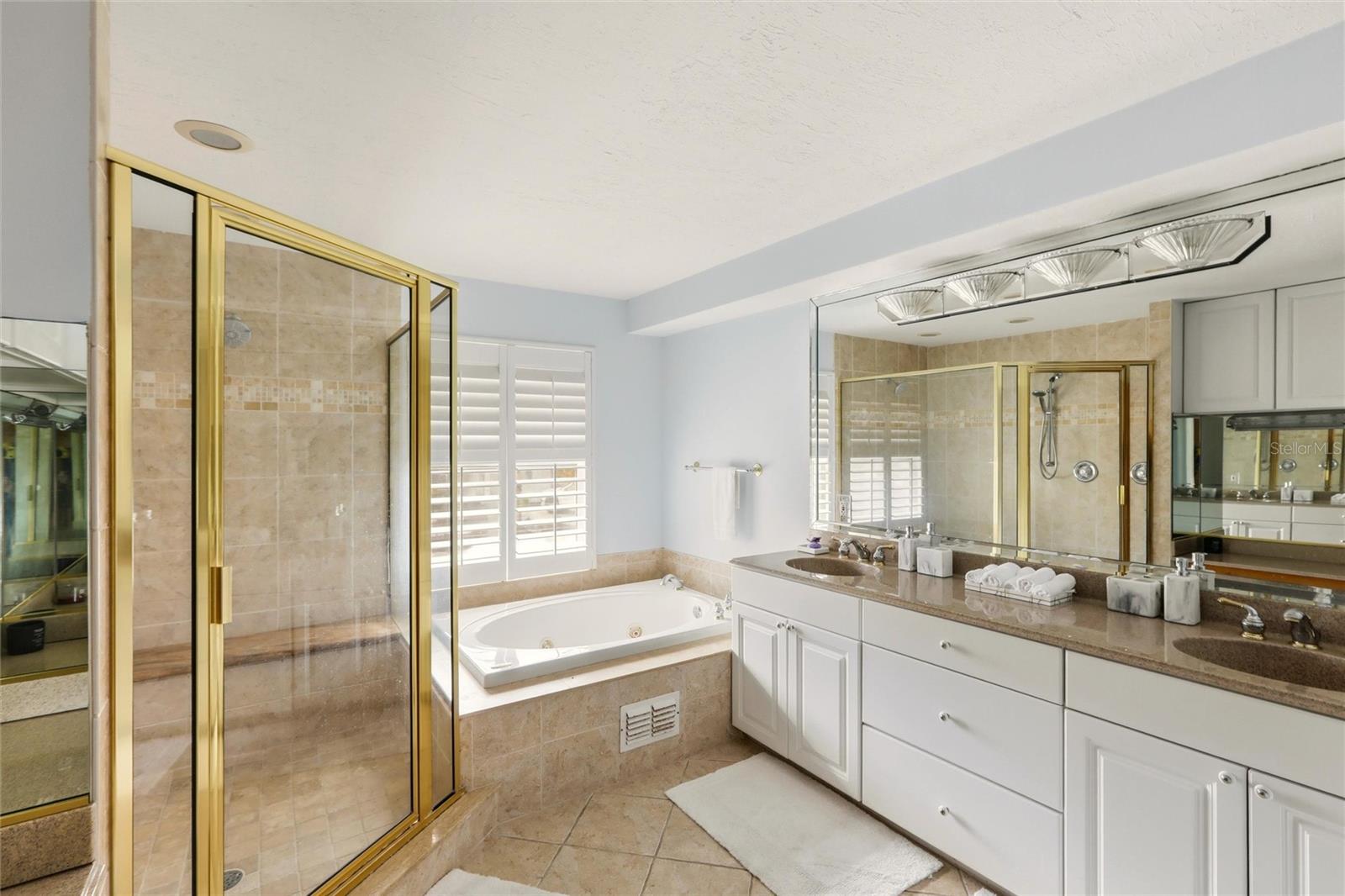 Image 26 of 62 For 557 Venice Lane