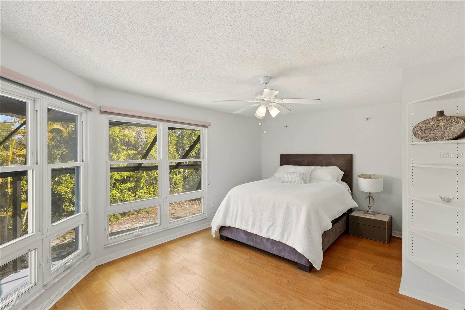 Image 30 of 62 For 557 Venice Lane