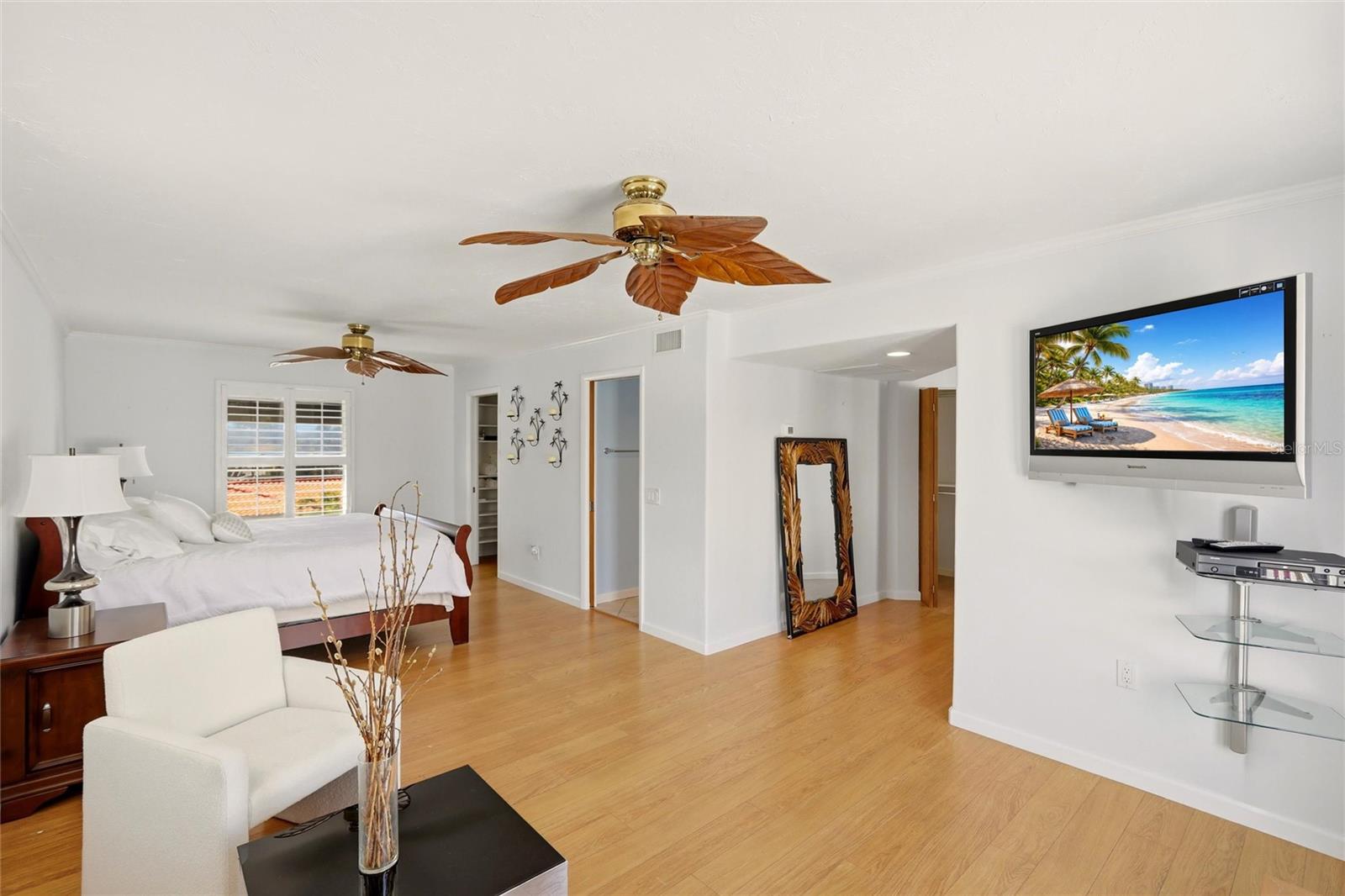 Image 37 of 62 For 557 Venice Lane