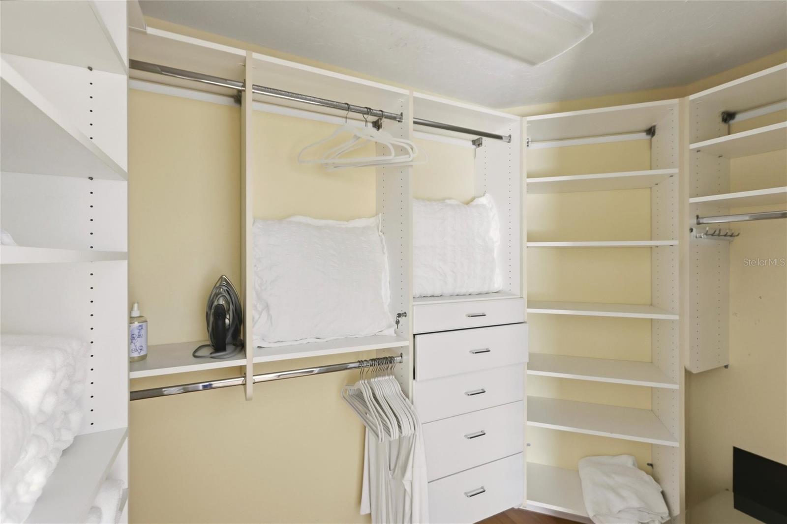 Image 39 of 62 For 557 Venice Lane