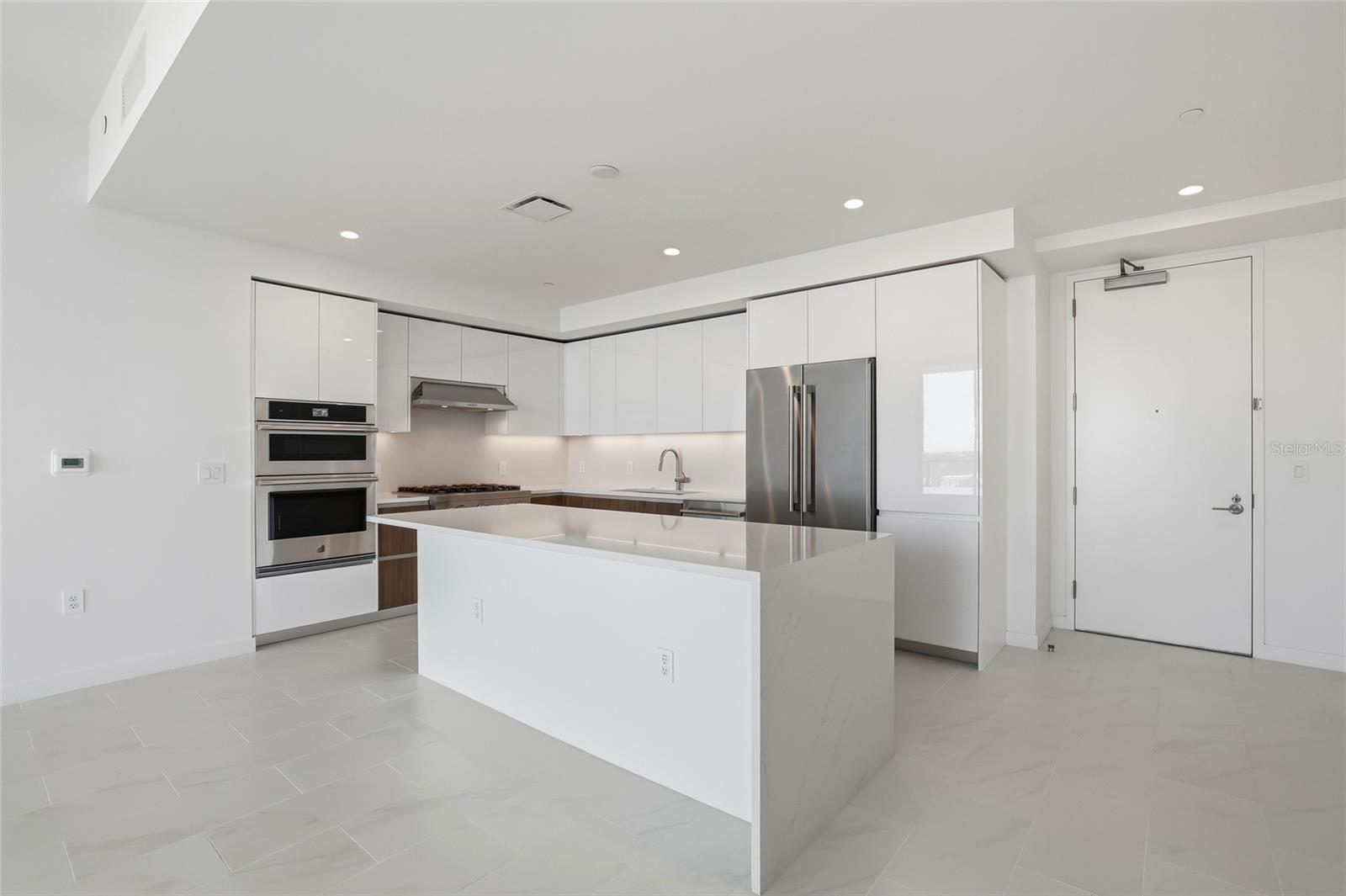 Image 13 of 74 For 400 Central Avenue 1002