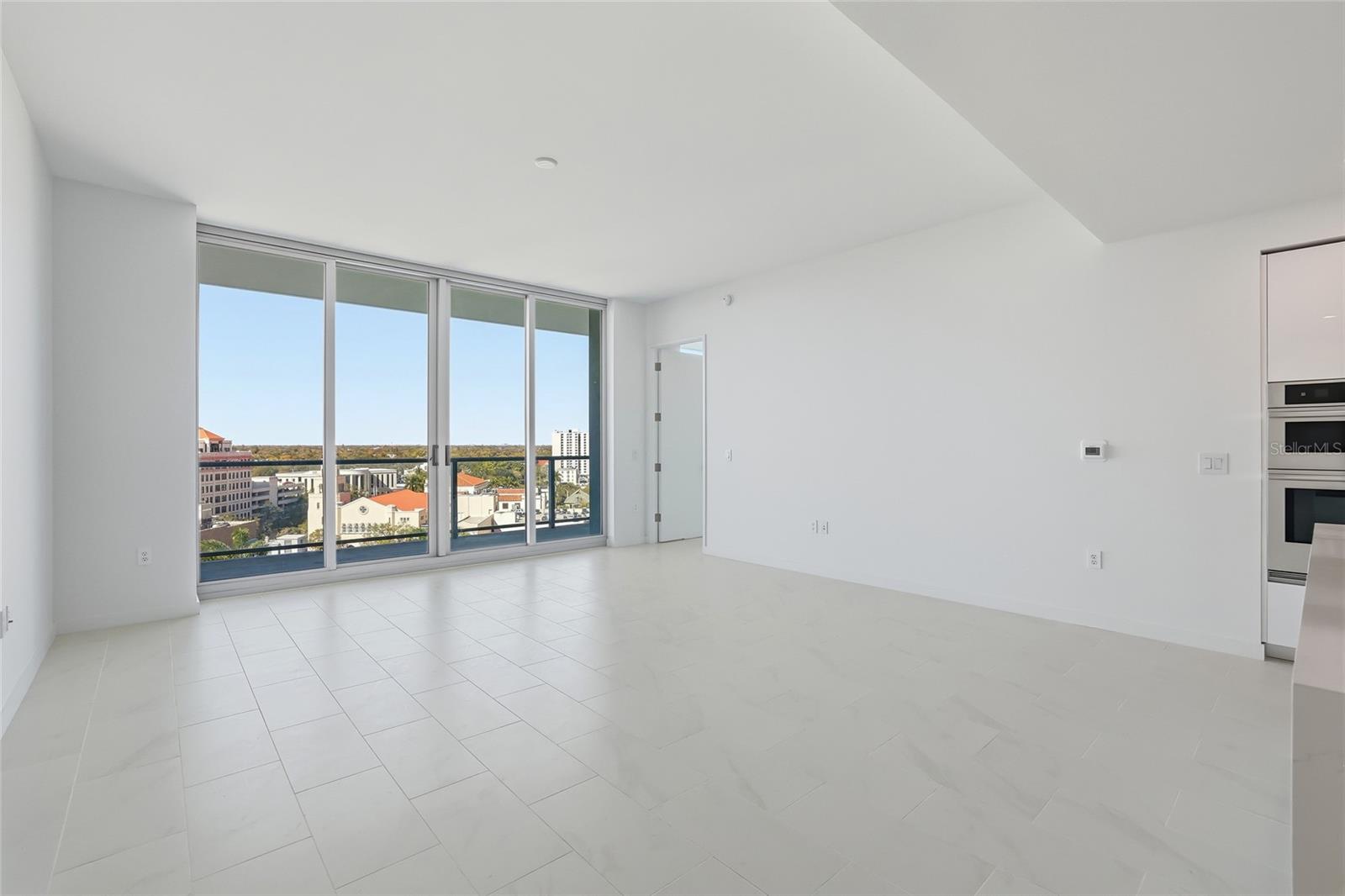 Image 14 of 74 For 400 Central Avenue 1002