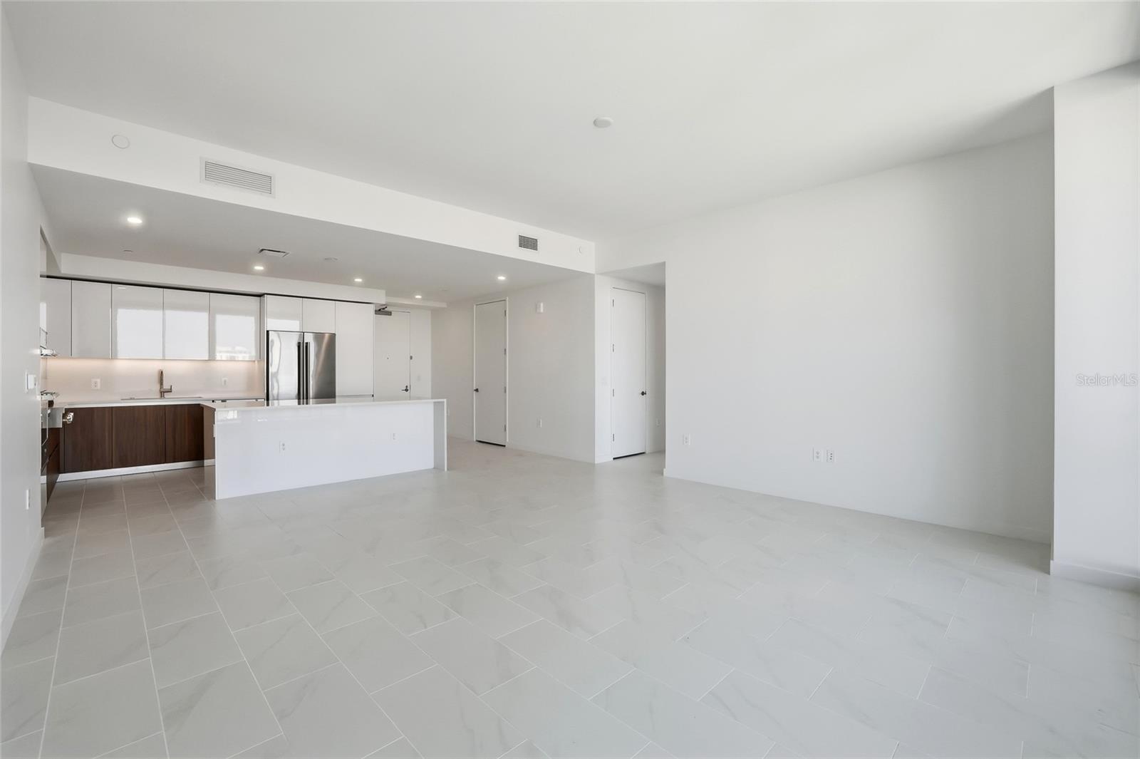 Image 16 of 74 For 400 Central Avenue 1002