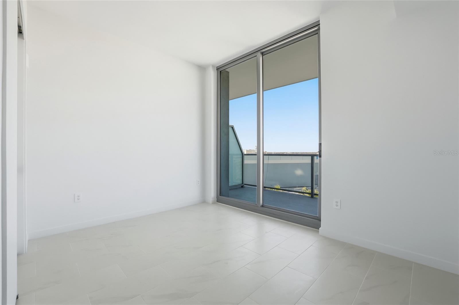 Image 19 of 74 For 400 Central Avenue 1002