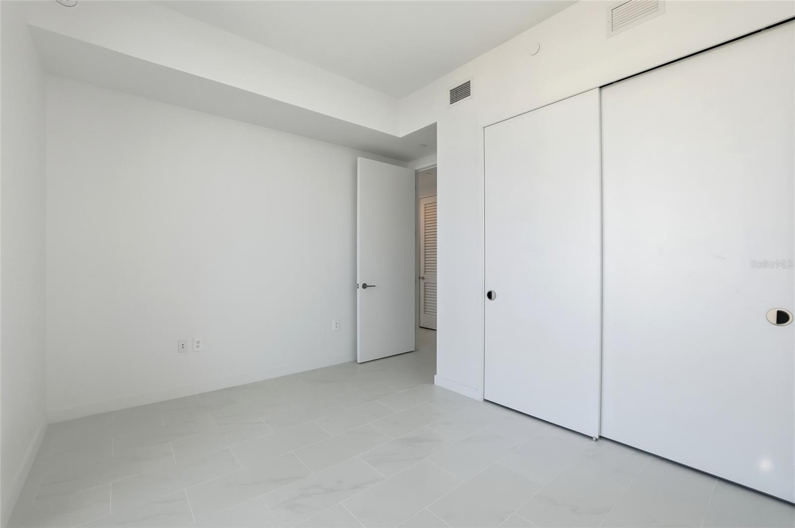 Image 20 of 74 For 400 Central Avenue 1002