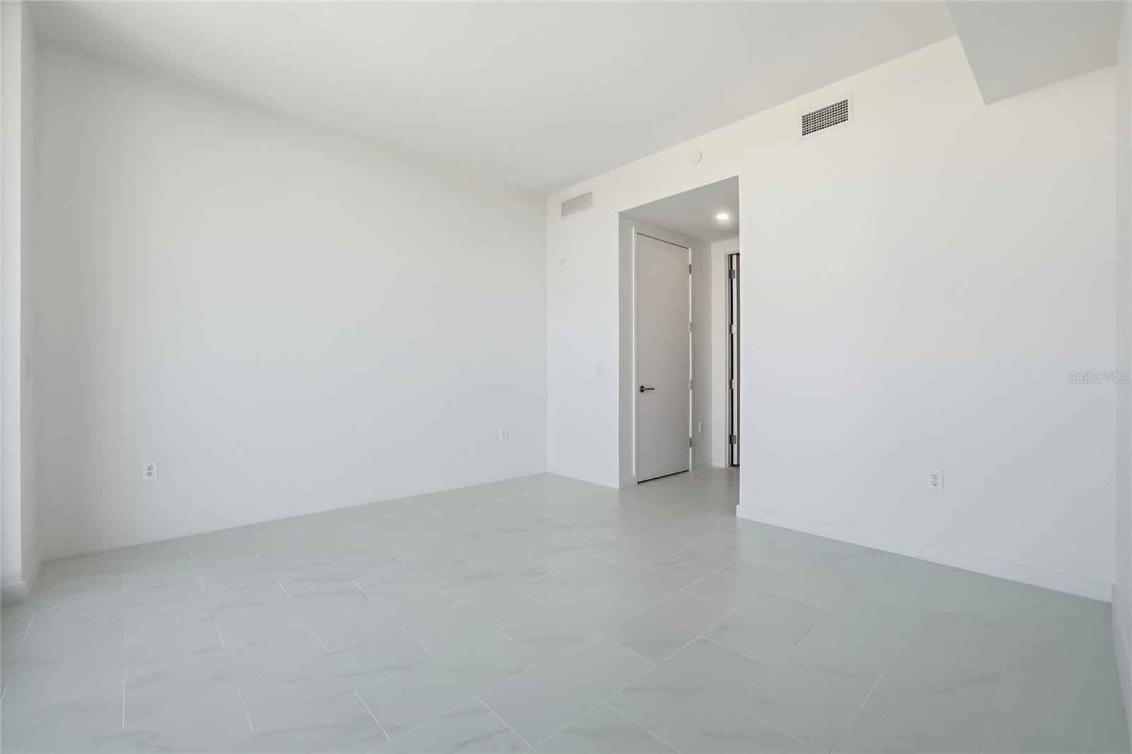 Image 22 of 74 For 400 Central Avenue 1002