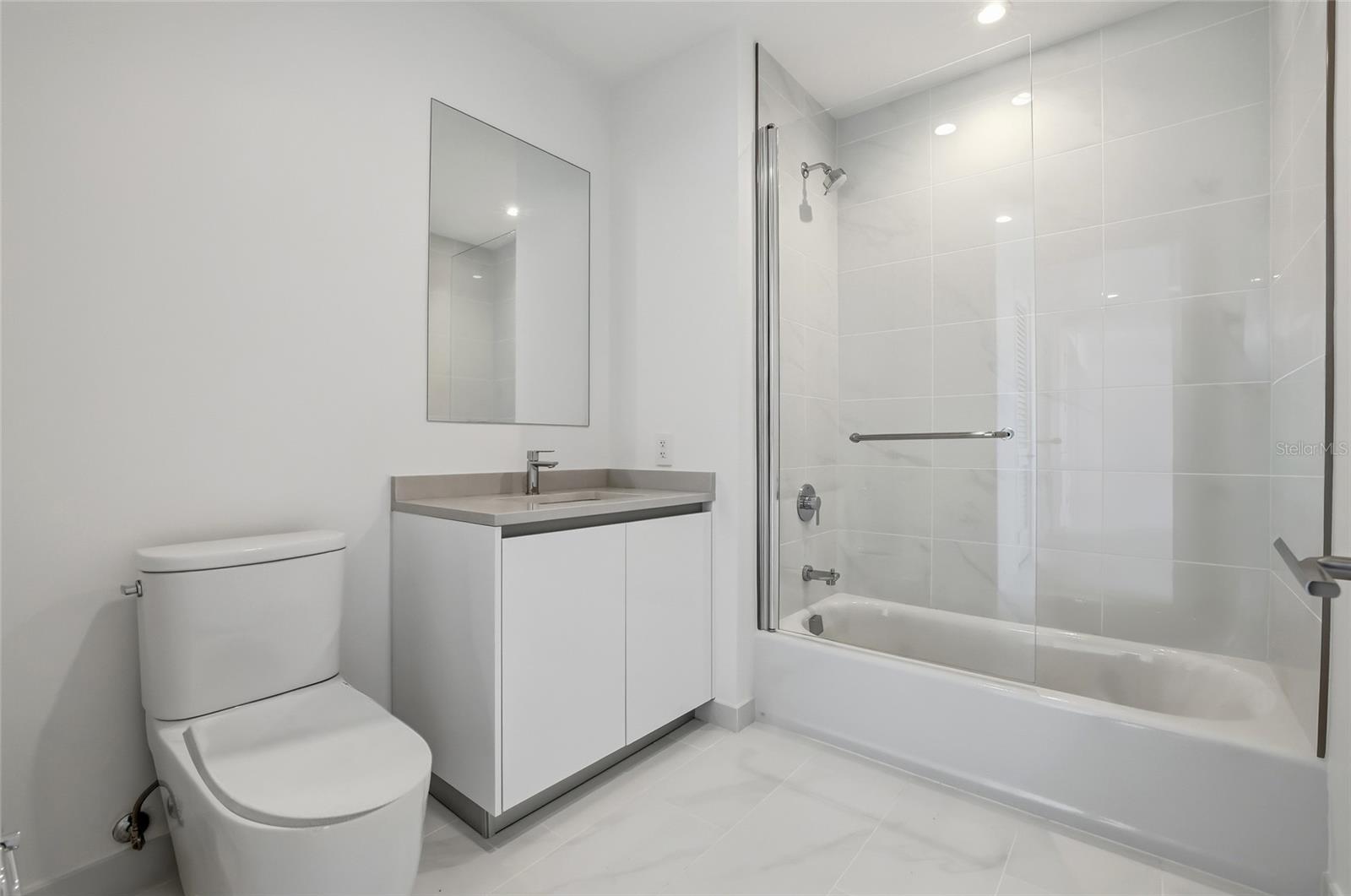 Image 35 of 74 For 400 Central Avenue 1002