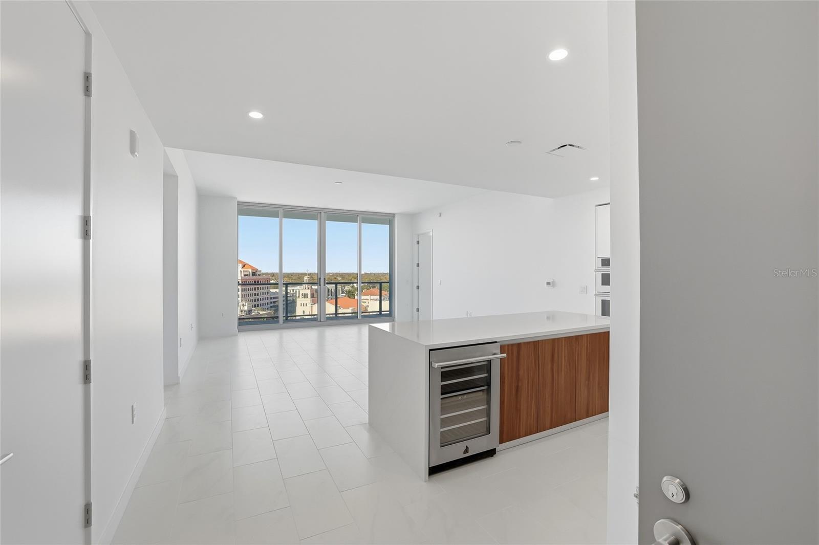 Image 5 of 74 For 400 Central Avenue 1002