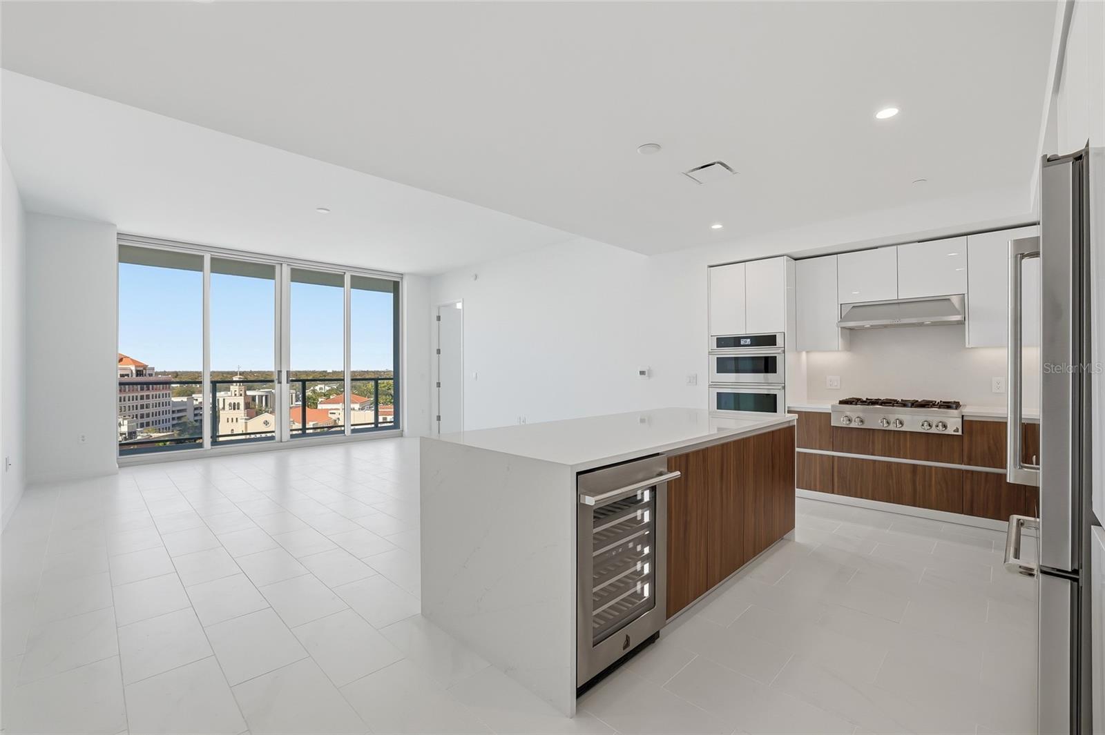 Image 6 of 74 For 400 Central Avenue 1002