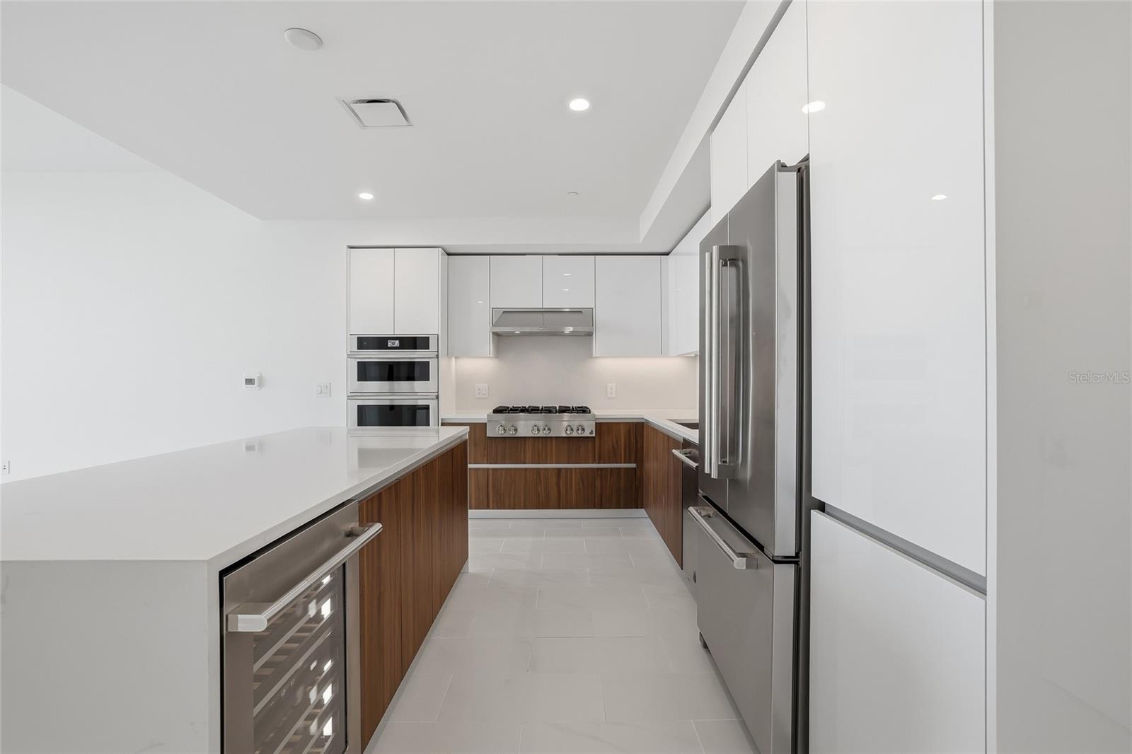 Image 7 of 74 For 400 Central Avenue 1002