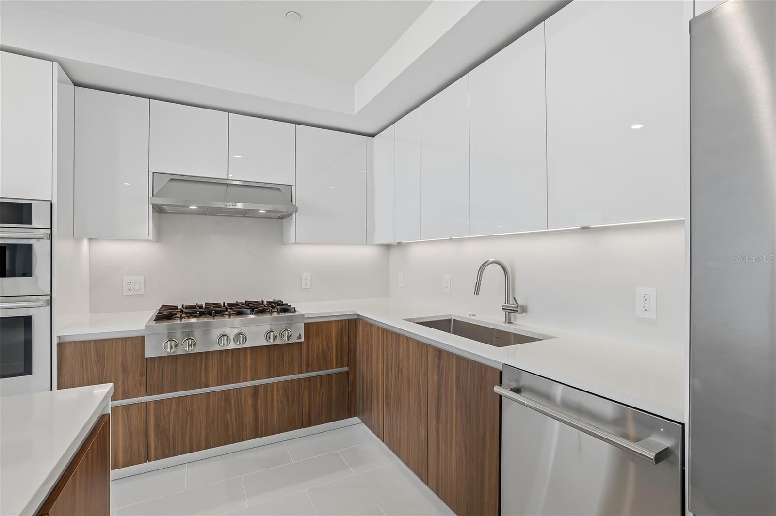 Image 8 of 74 For 400 Central Avenue 1002