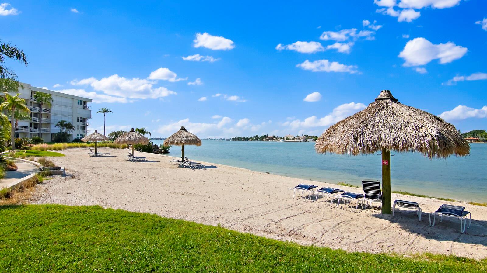 Image 4 of 48 For 6021 Bahia Del Mar Circle 234