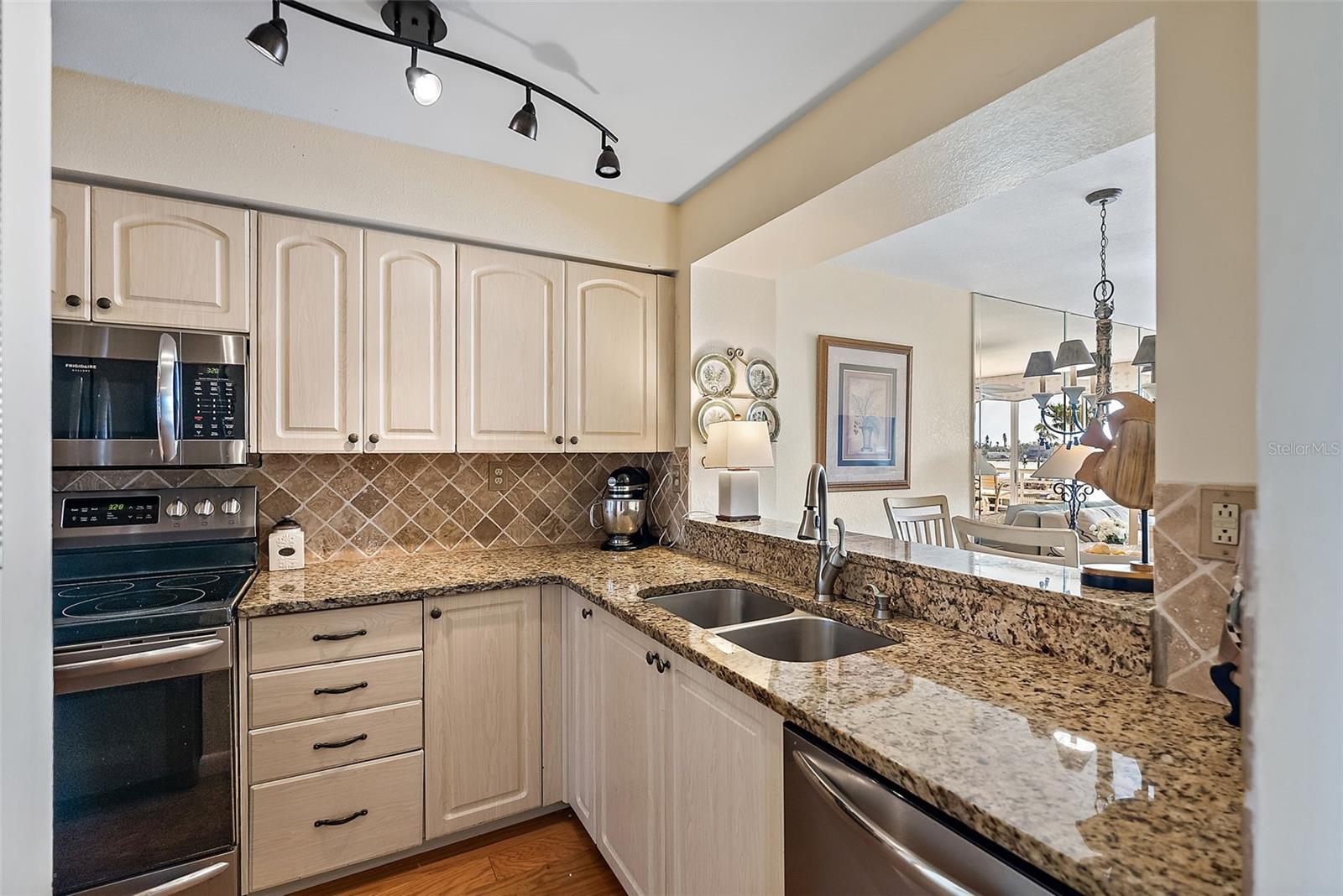 Image 7 of 48 For 6021 Bahia Del Mar Circle 234