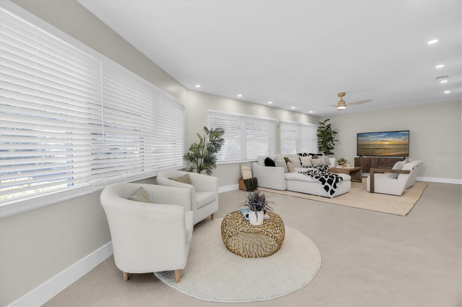 Listing photo id 12 for 10100 Paradise Boulevard