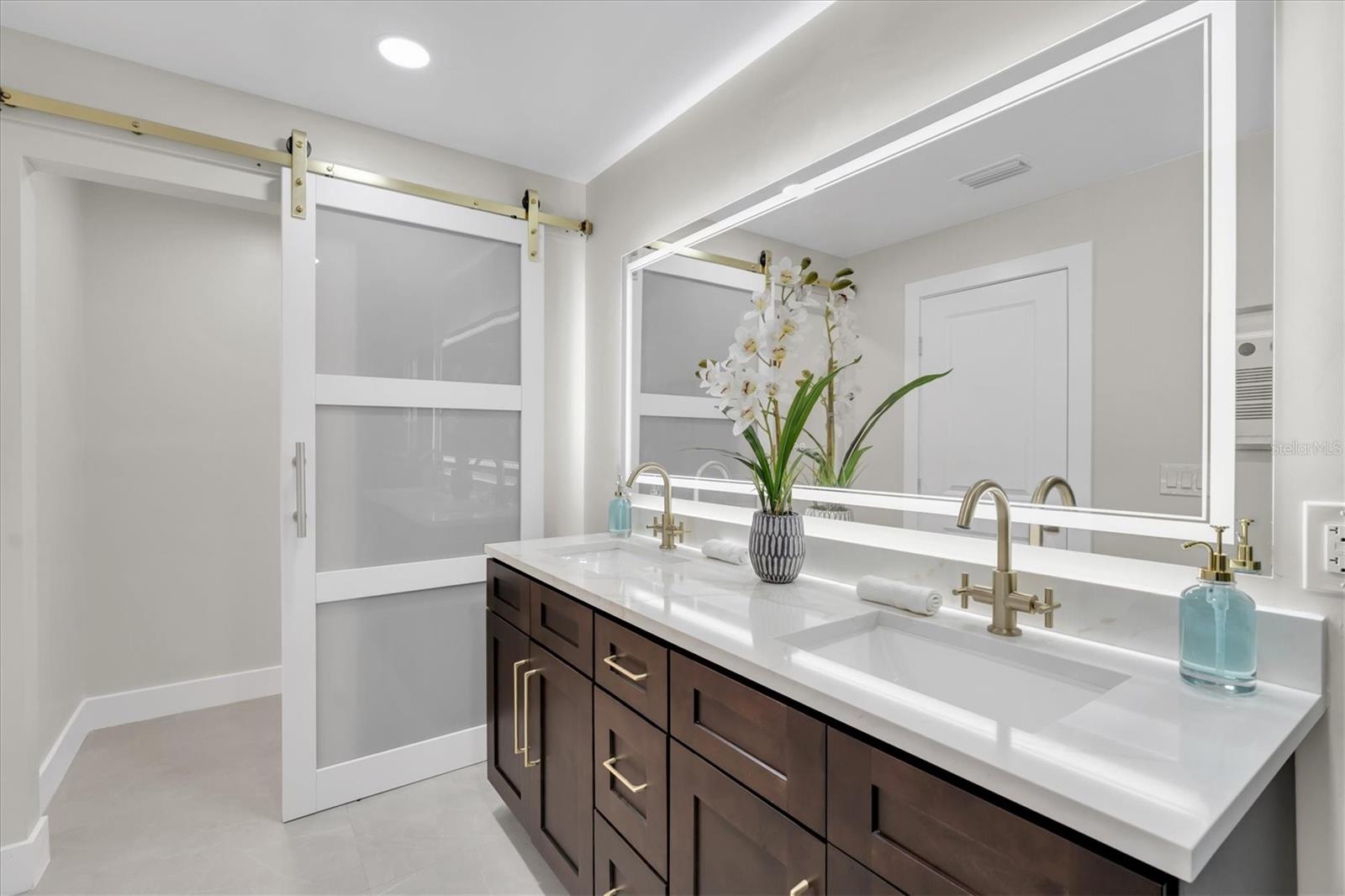 Listing photo id 19 for 10100 Paradise Boulevard