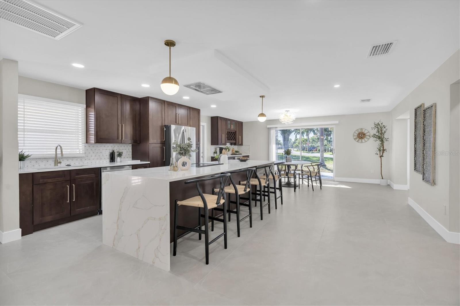 Listing photo id 2 for 10100 Paradise Boulevard