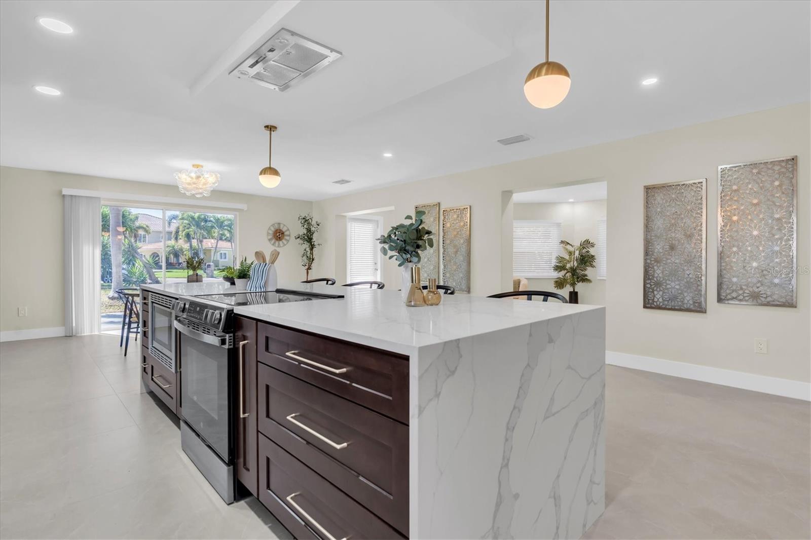 Listing photo id 5 for 10100 Paradise Boulevard