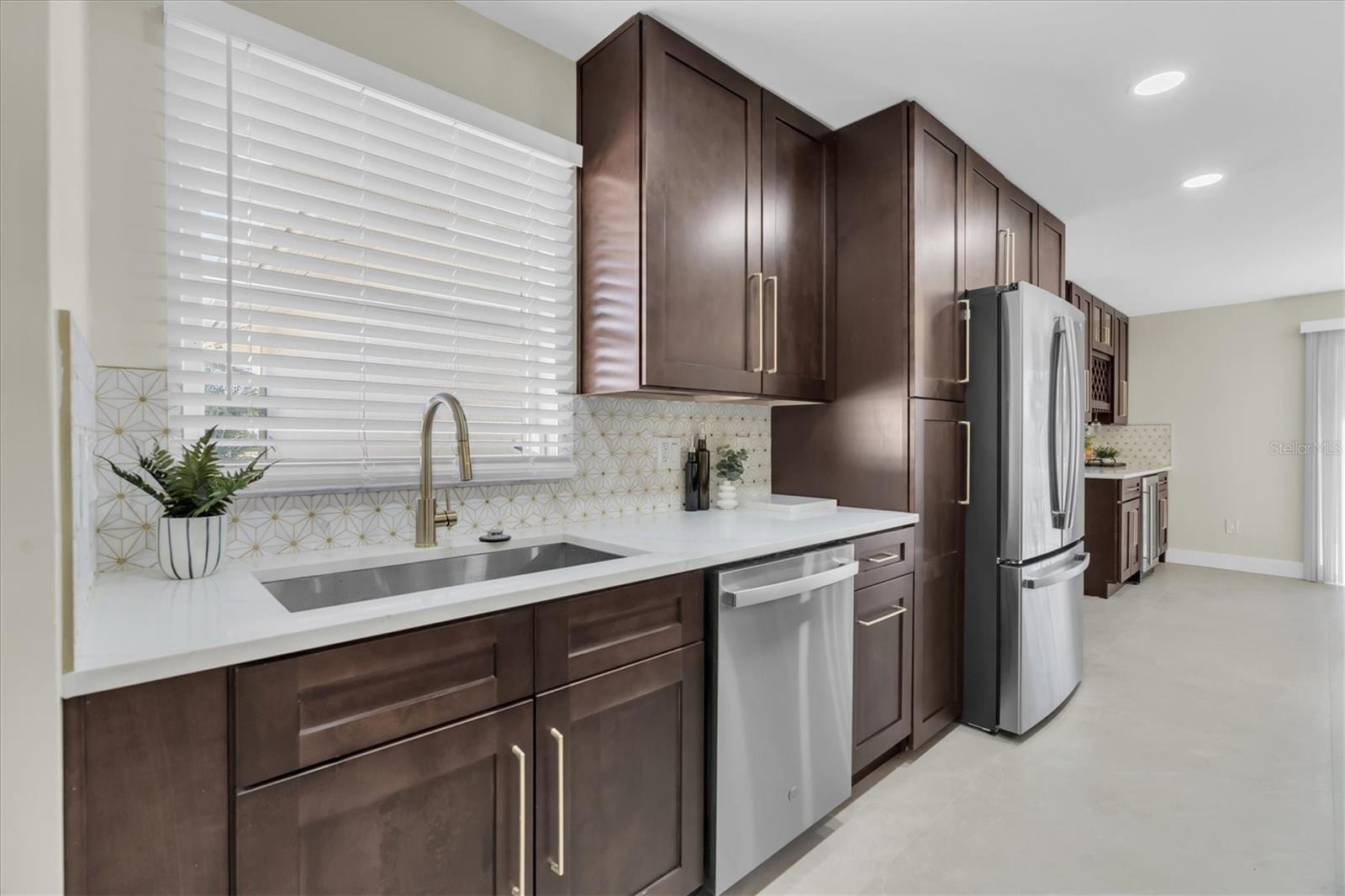 Listing photo id 6 for 10100 Paradise Boulevard