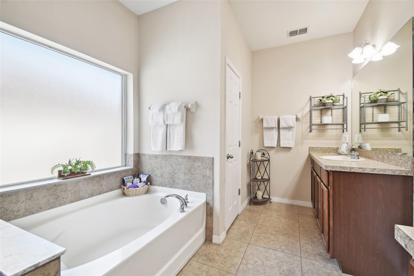 Image 19 of 32 For 2211 Barracuda Court