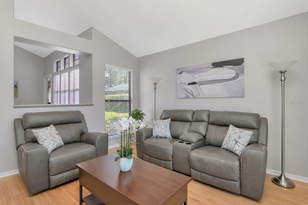 Image 11 of 70 For 889 Crestridge Circle