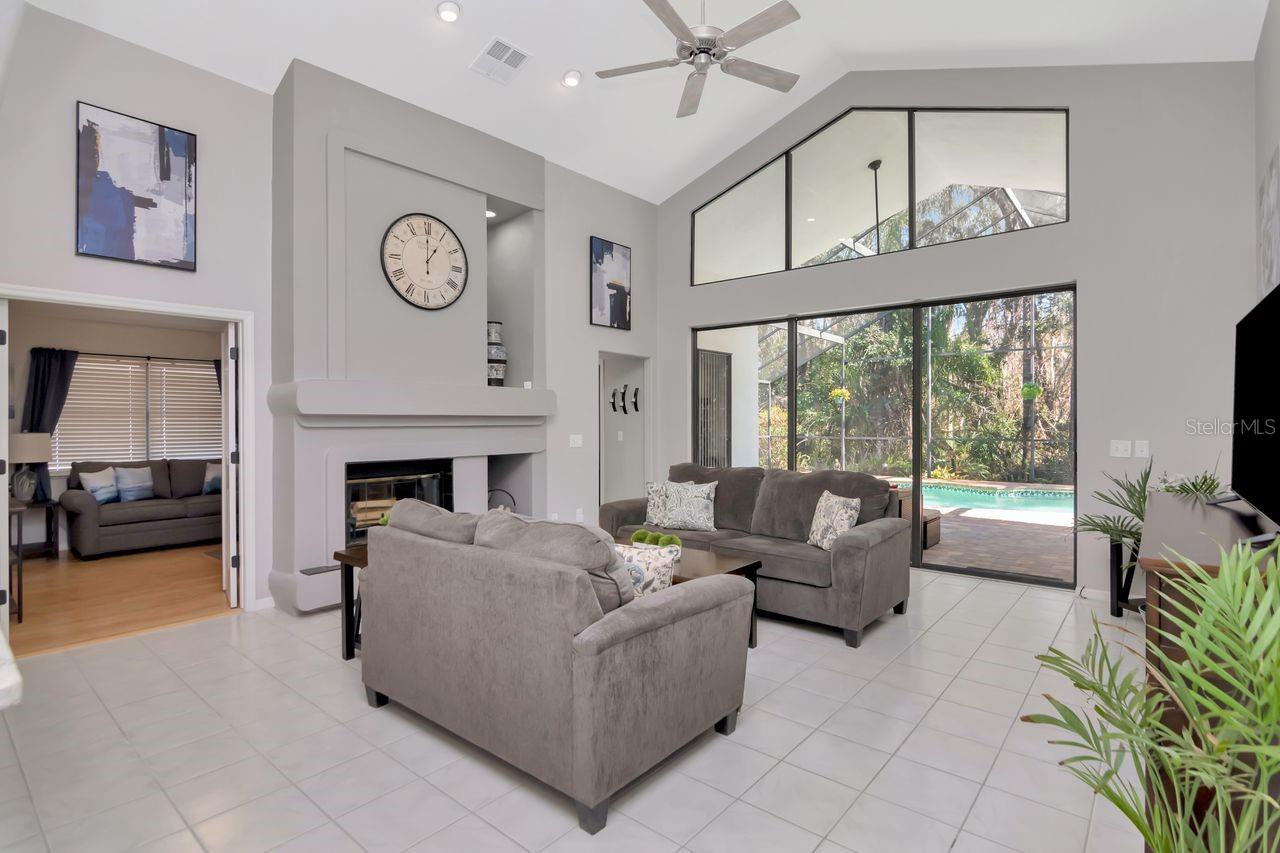 Image 16 of 70 For 889 Crestridge Circle