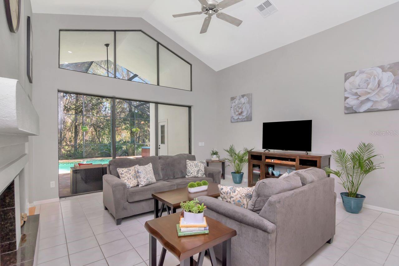 Image 17 of 70 For 889 Crestridge Circle