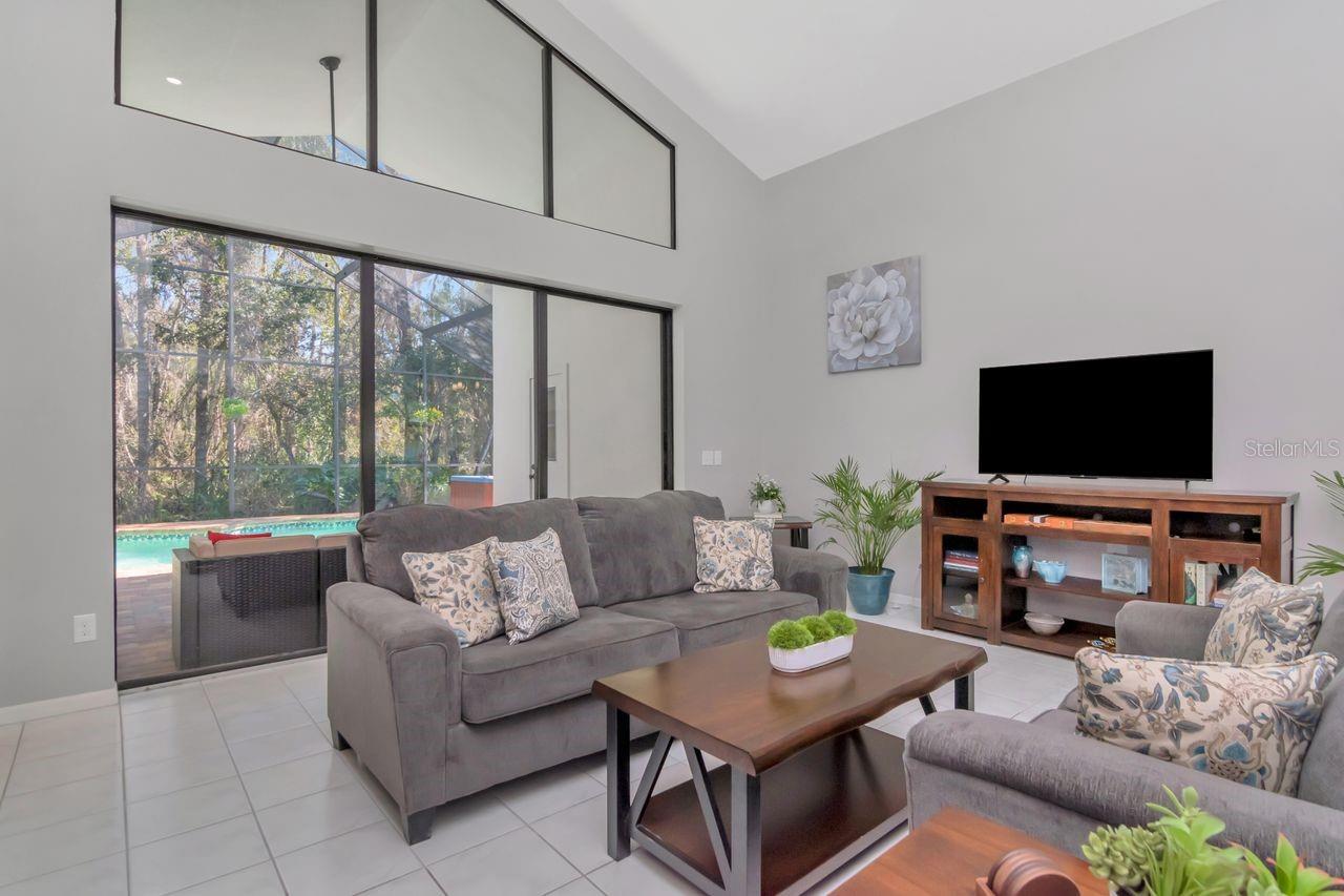 Image 18 of 70 For 889 Crestridge Circle