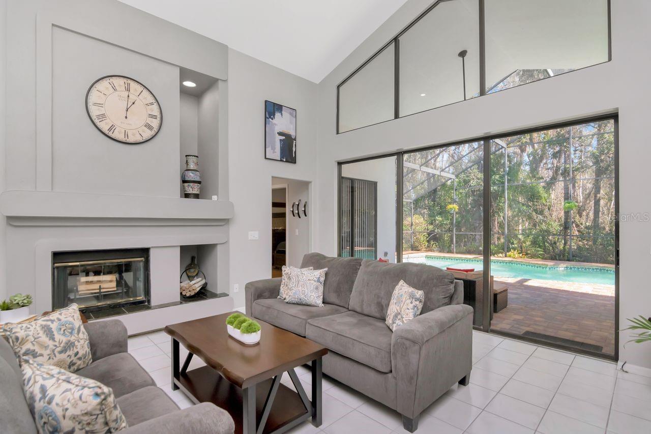 Image 19 of 70 For 889 Crestridge Circle