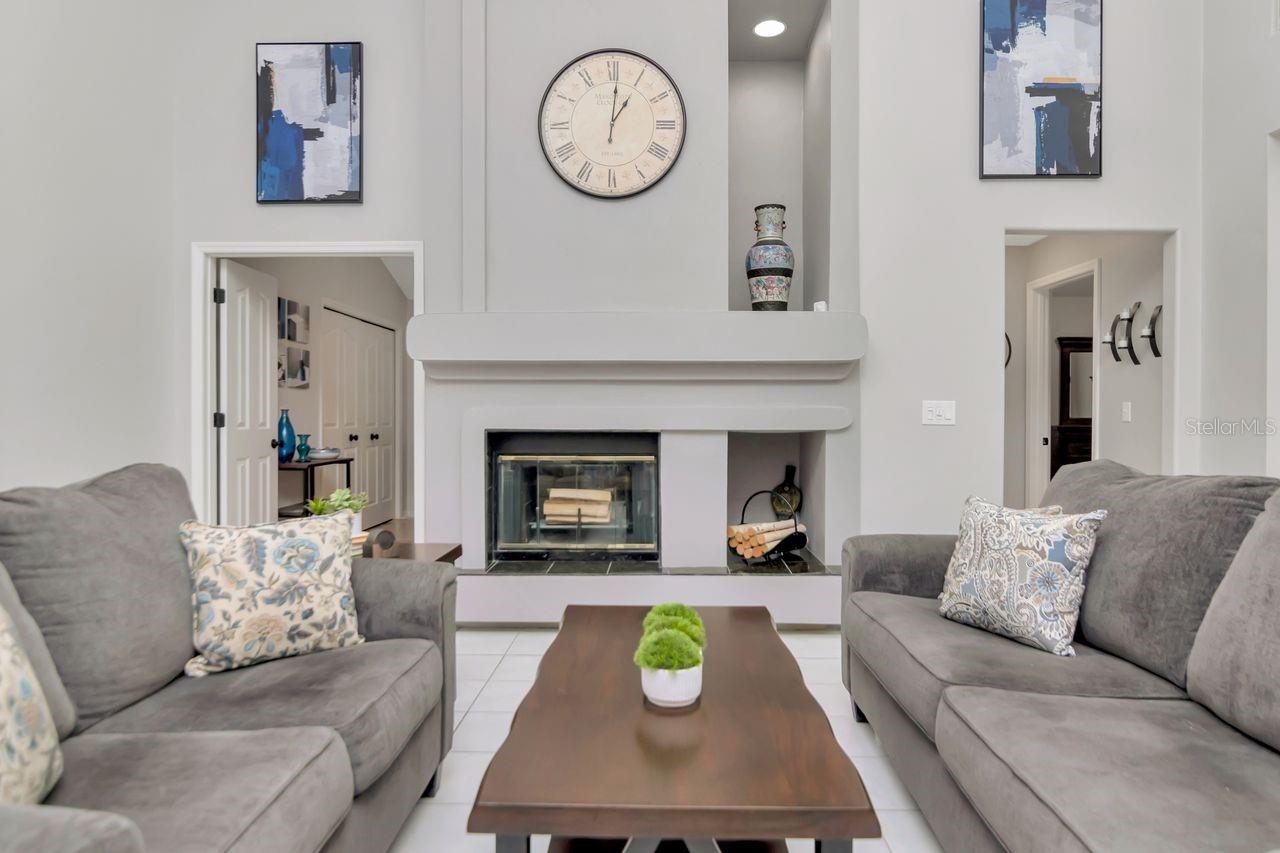 Image 20 of 70 For 889 Crestridge Circle