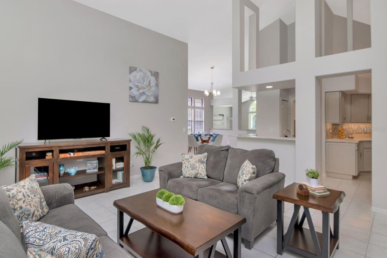 Image 21 of 70 For 889 Crestridge Circle