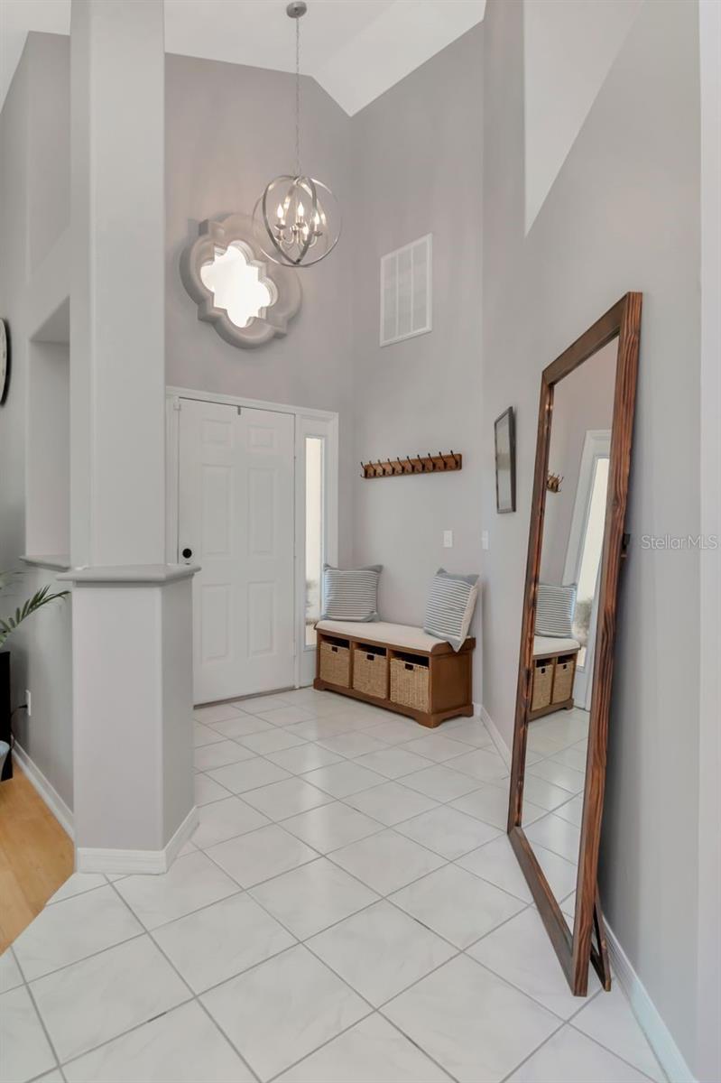 Image 5 of 70 For 889 Crestridge Circle