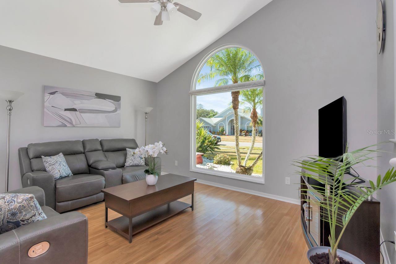 Image 7 of 70 For 889 Crestridge Circle