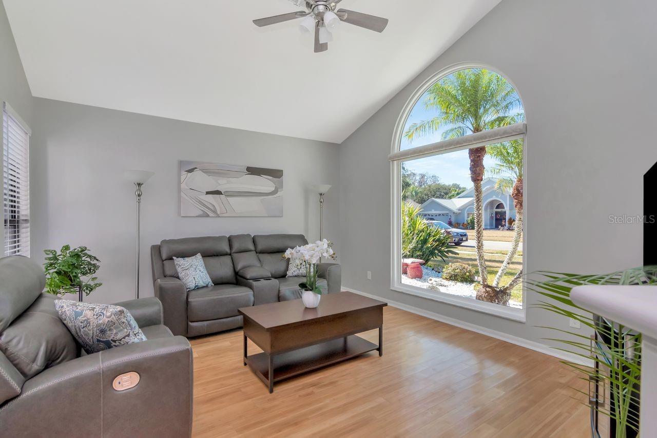 Image 8 of 70 For 889 Crestridge Circle