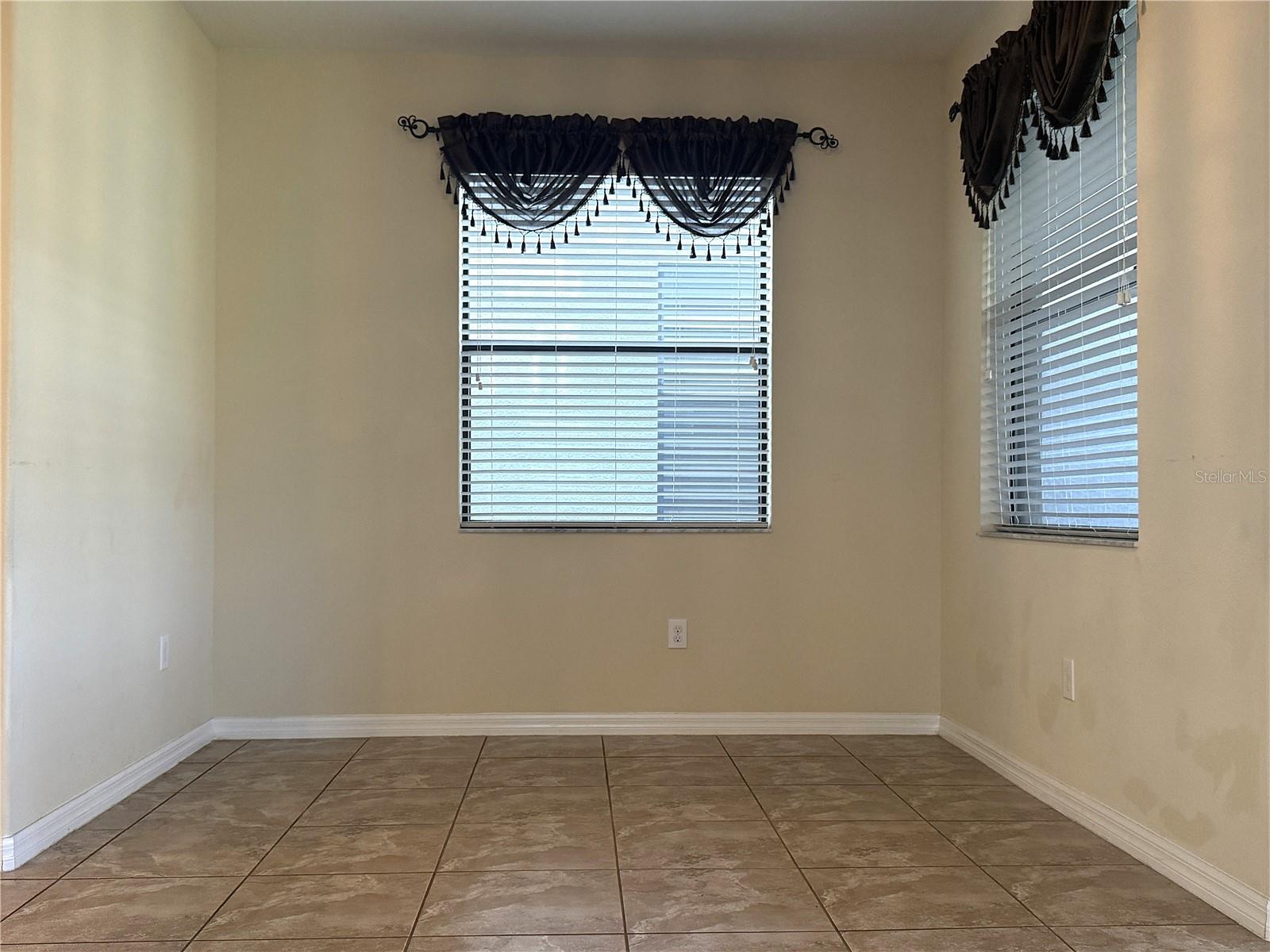 Image 14 of 42 For 1227 Ballard Green Place