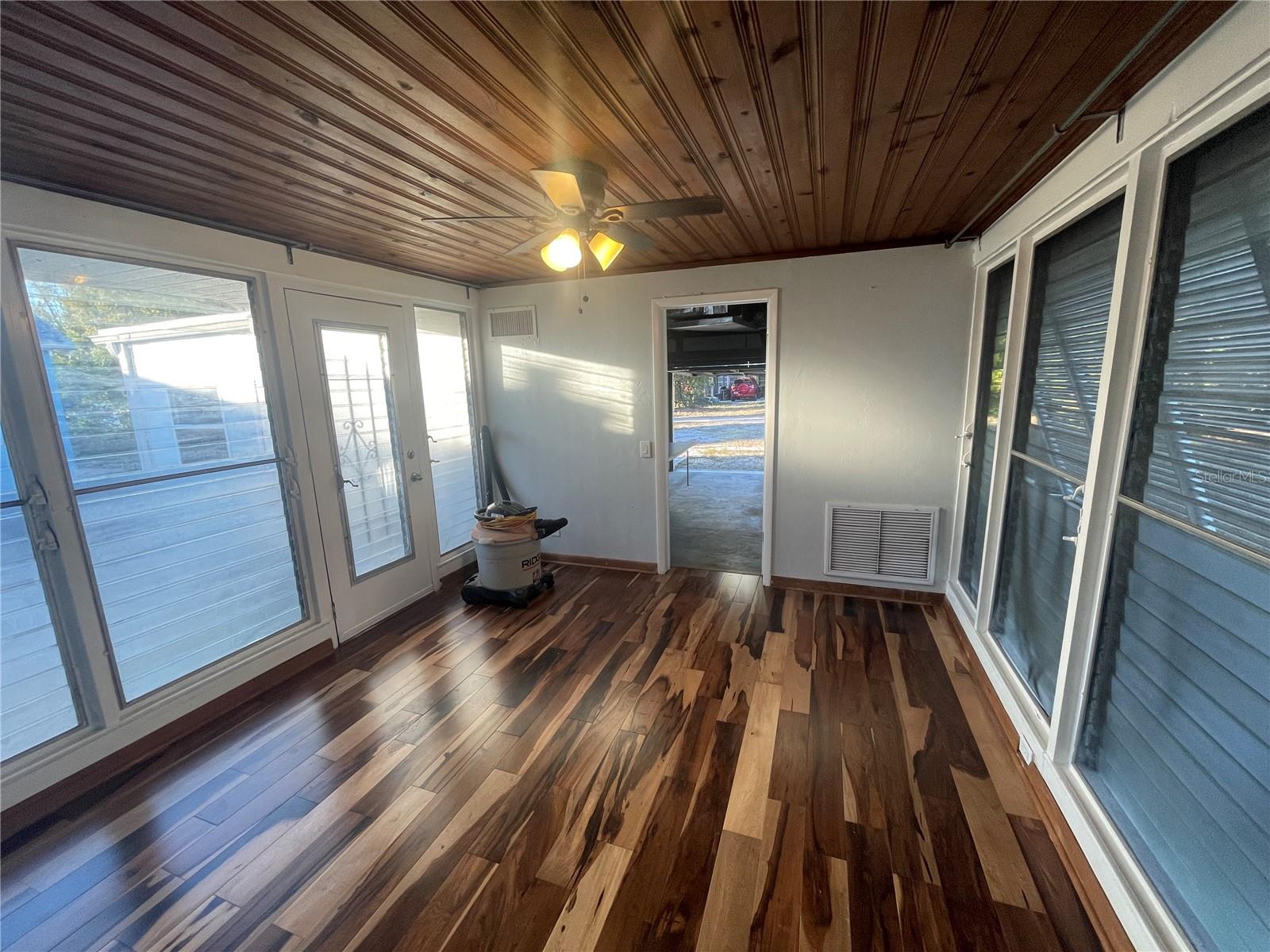 Image 28 of 49 For 5617 20th Avenue S