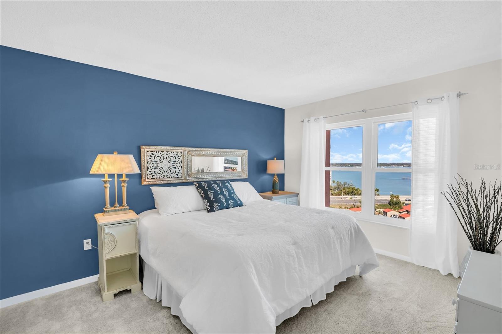 Listing photo id 8 for 4900 Brittany Drive S 1405